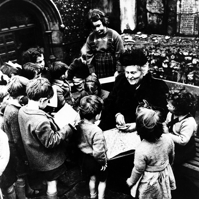 Maria Montessori s dětmi
